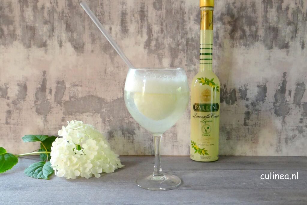 Limoncello cream cocktail met citroenijs