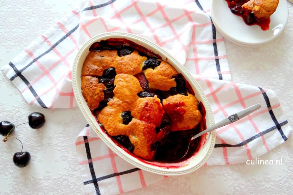 Pruimen en kersen cobbler