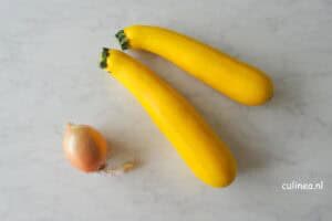 Romige gele courgette soep