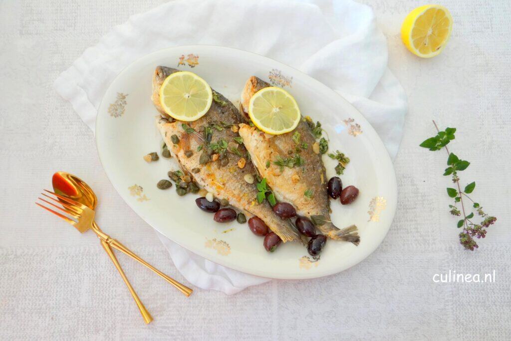 Dorade met citroen, kappertjes en olijven