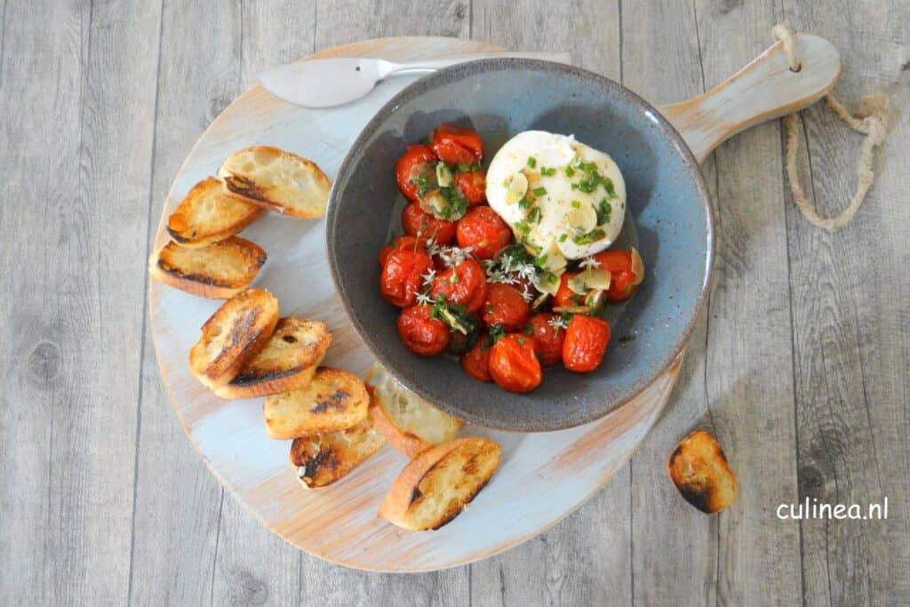 Burrata met geroosterde tomaatjes