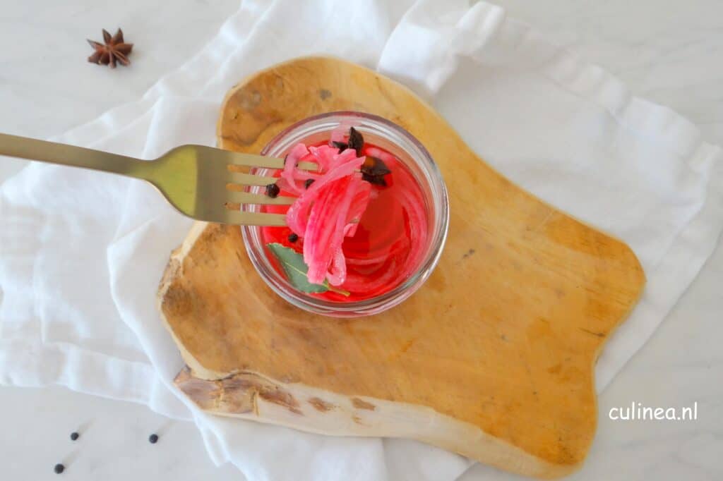 Ingemaakte rode uiringen