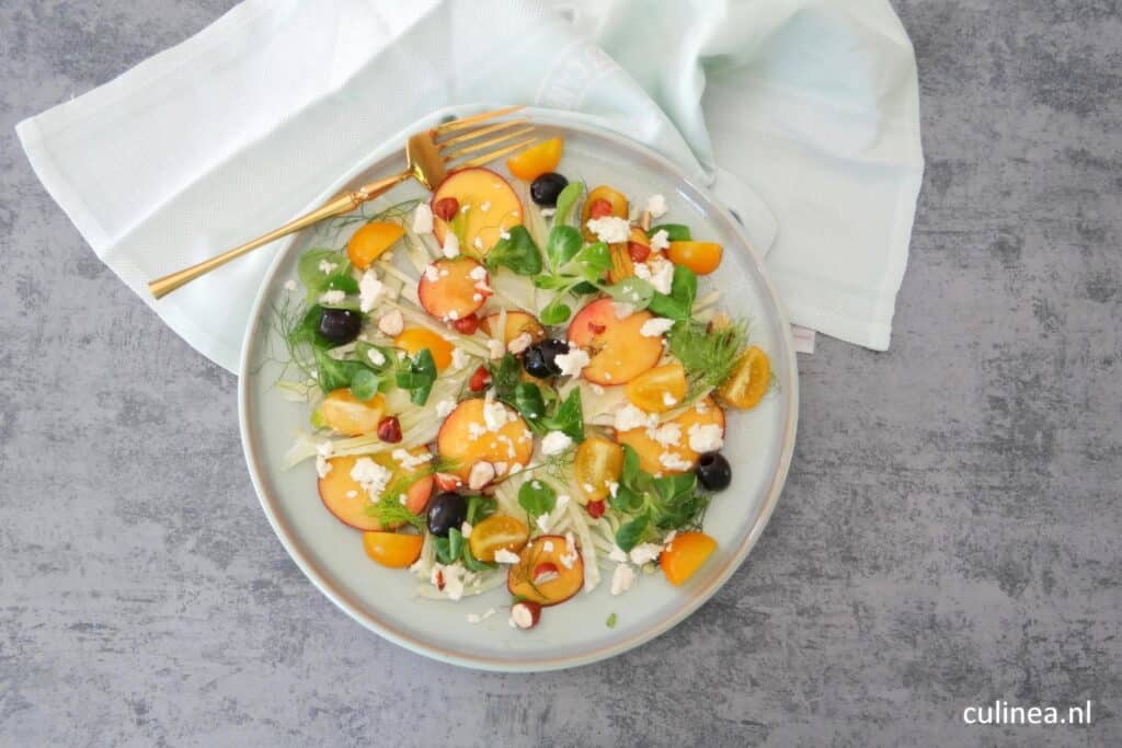 Venkelsalade met nectarines en feta