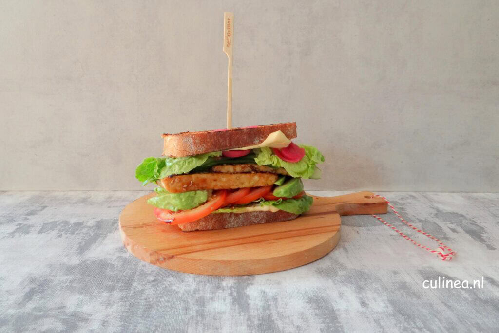 Club sandwich met tempeh