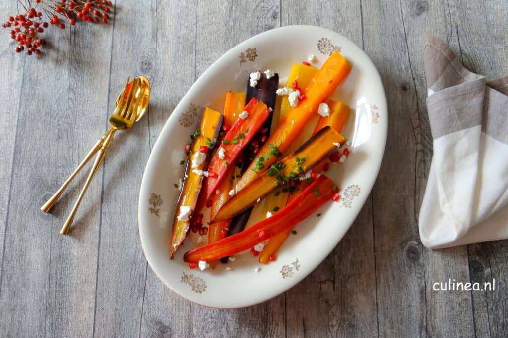 Gepofte wortelen met harissa yoghurt en feta