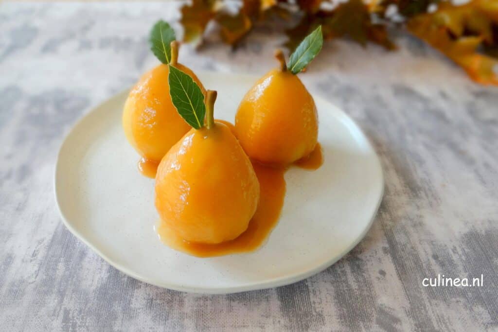 Stoofpeertjes gestoofd in perensap