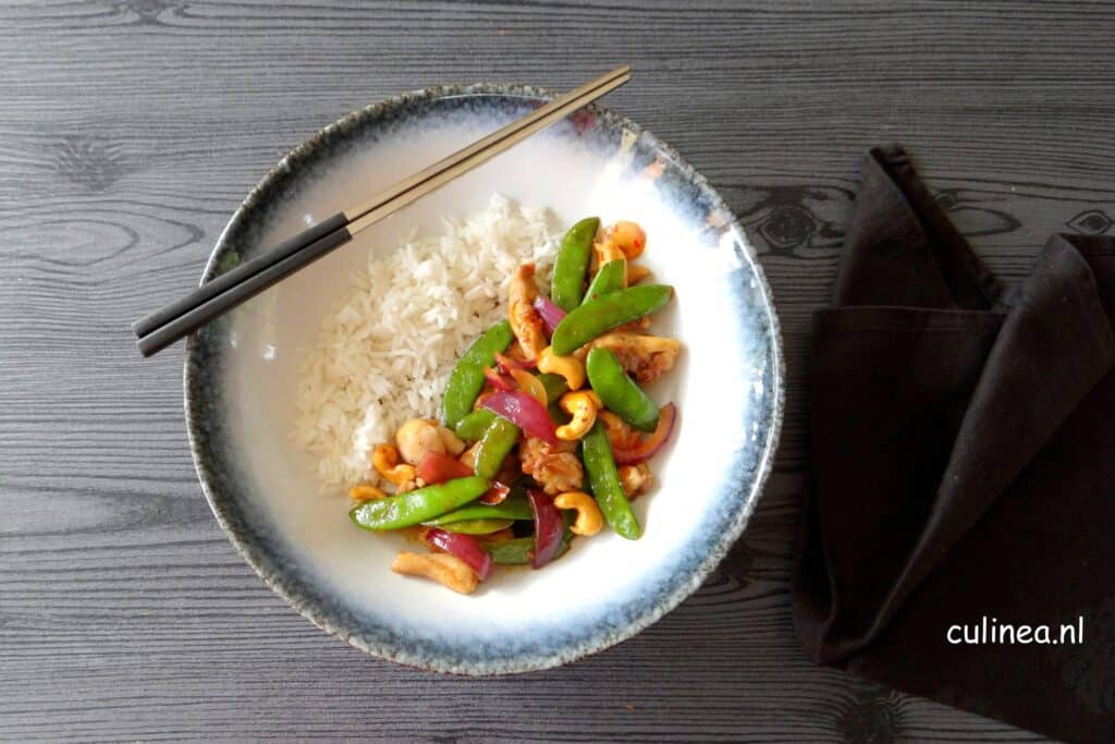 Wokgerecht met kip en cashewnoten