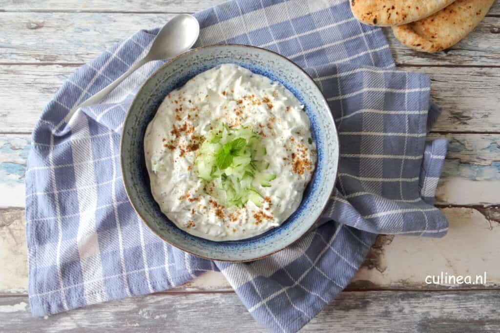 Yoghurt komkommersaus Raita