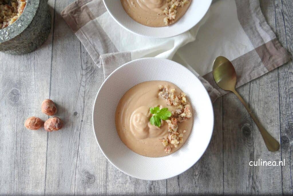 Bloemkool en kastanje soep