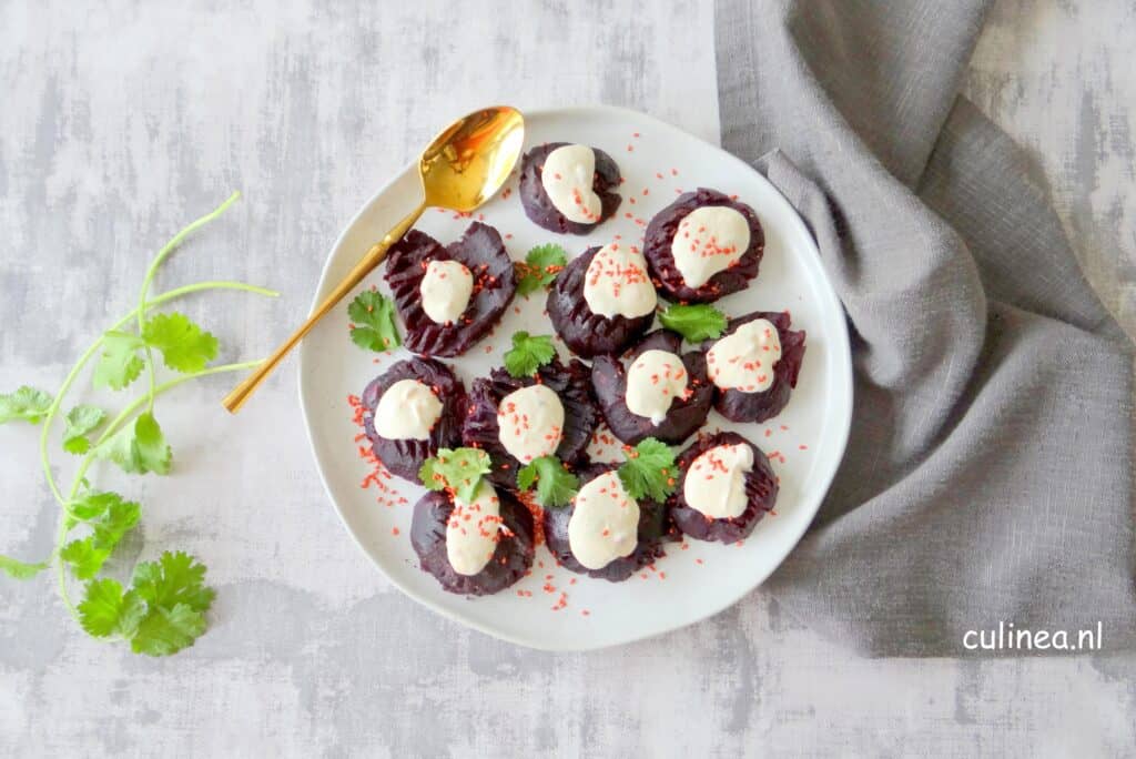 Geplette paarse zoete aardappelen