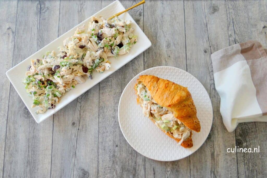 Kipsalade met cranberries en walnoten