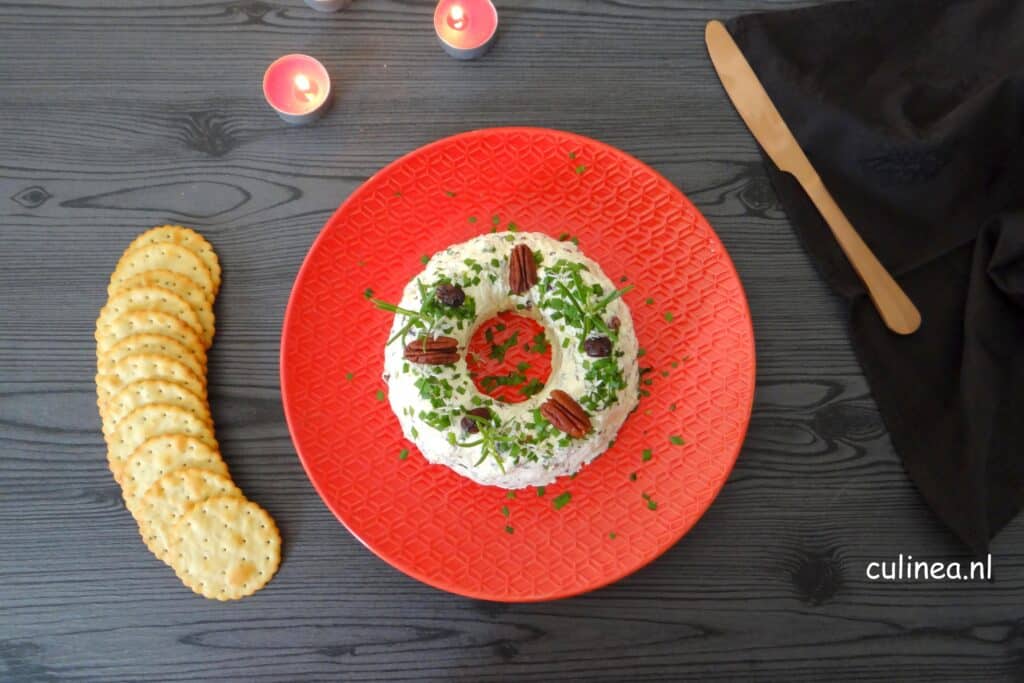Krans van roomkaas met cranberries en pecannoten