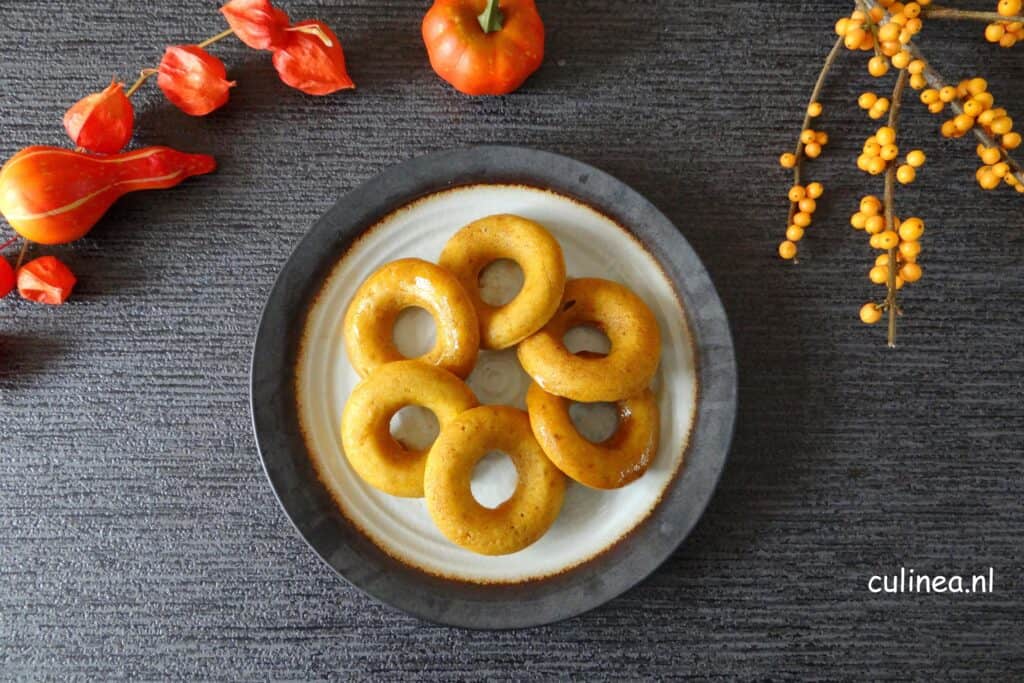 Pompoen donuts met gekruide honing