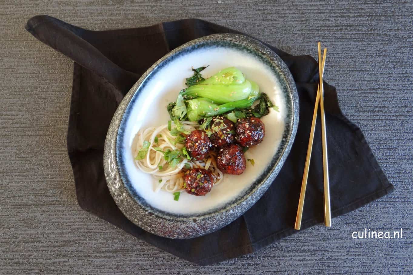 Aziatische vegetarische gehaktballetjes