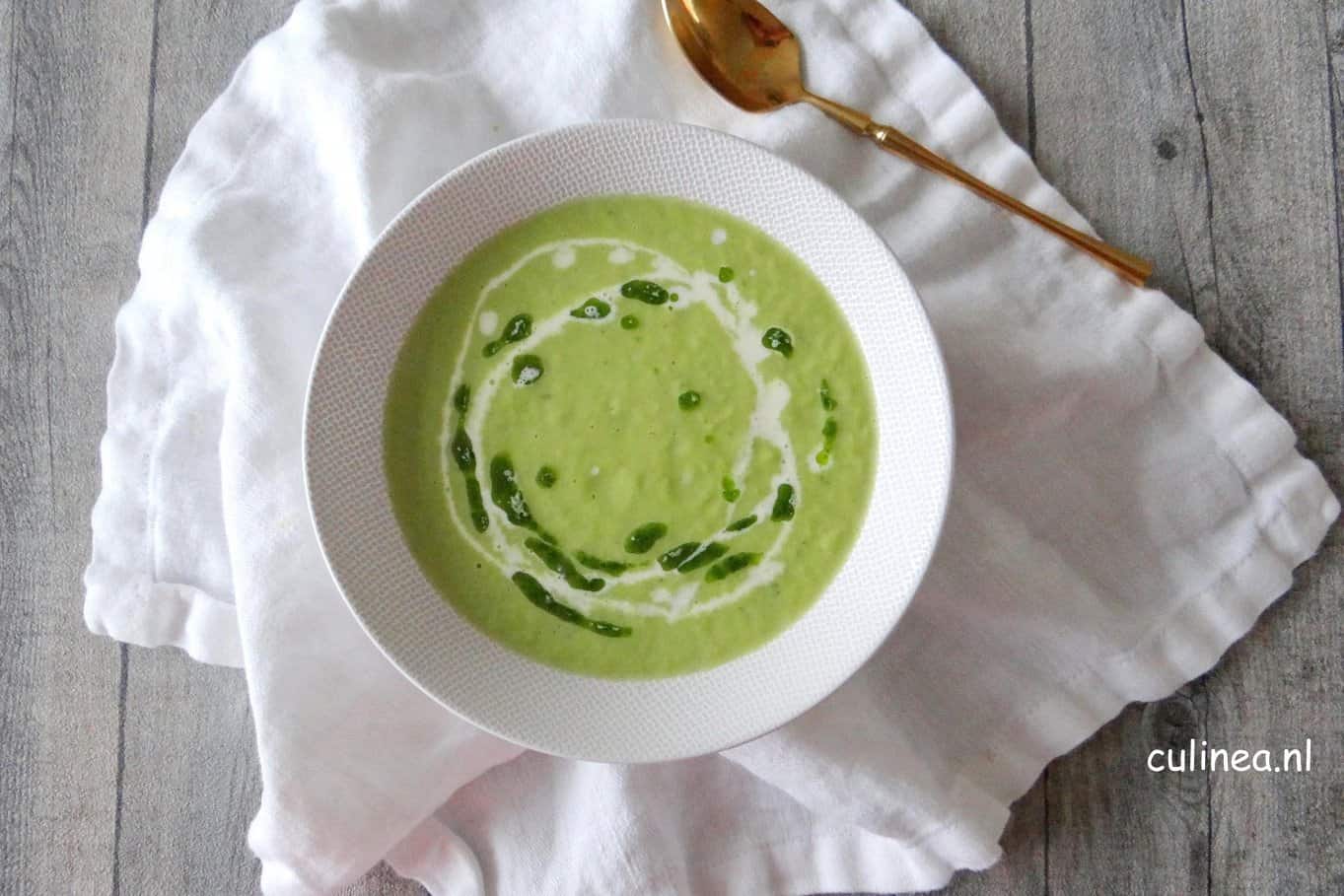 preisoep met peterselie-olie
