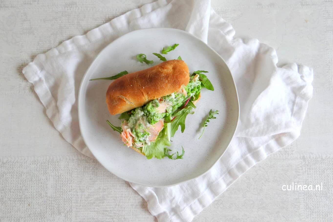 ciabatta met zalmsalade