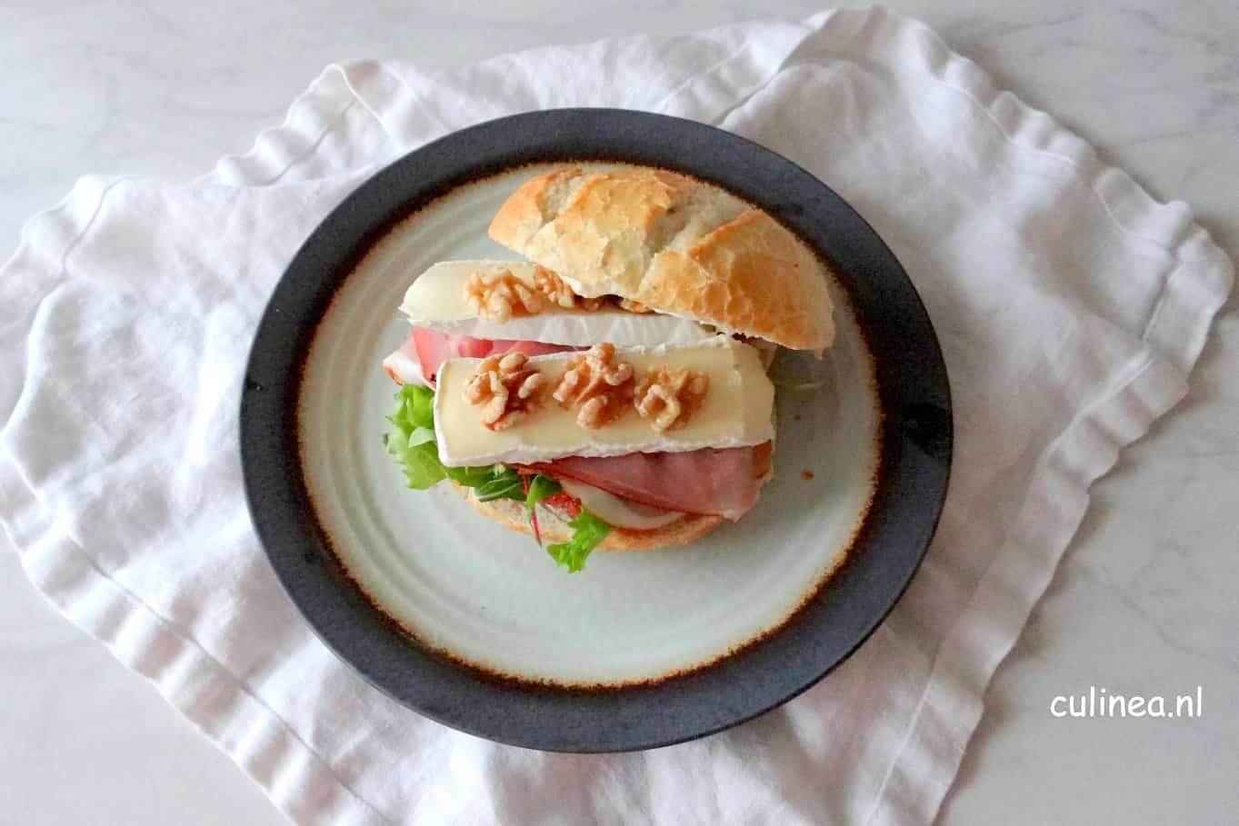 Italiaanse bol met brie en membrillo