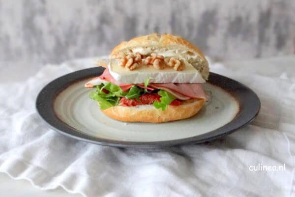 Italiaanse bol met brie en membrillo 