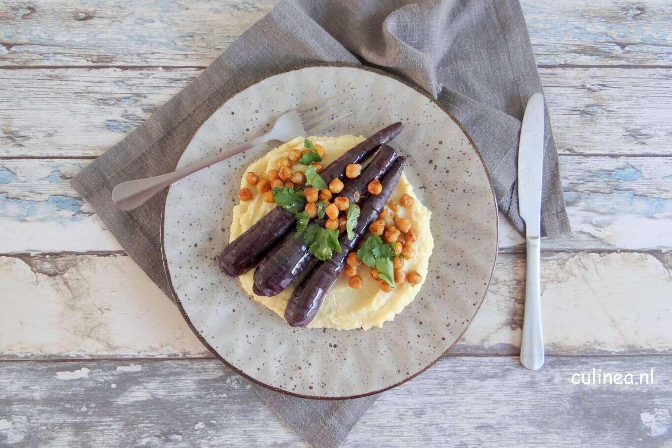 pastinaakpuree met paarse wortelen