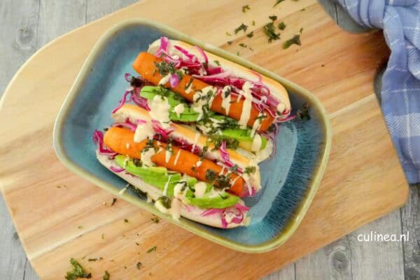 Aziatische hotdog van knakwortel