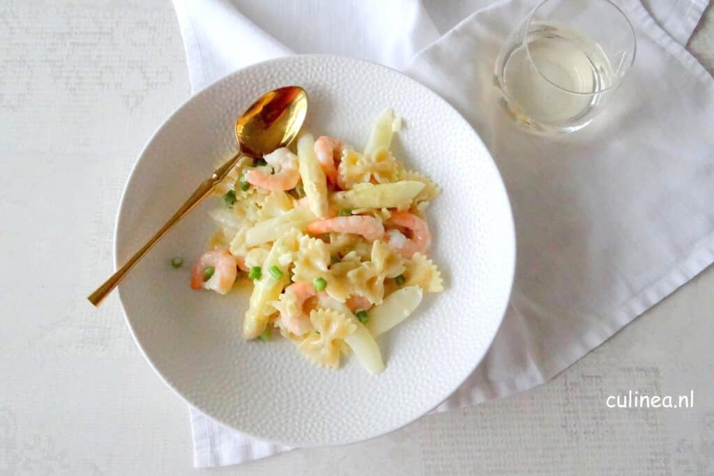 Pasta met asperges, garnalen en citroenroomsaus