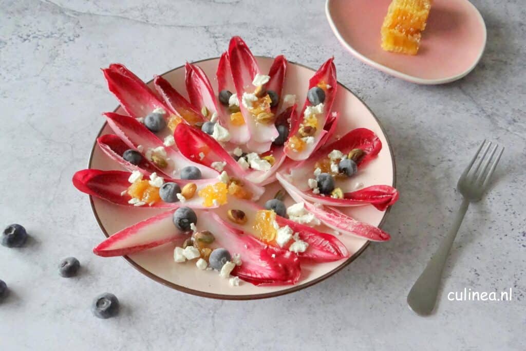 Roodlof salade met honingraat