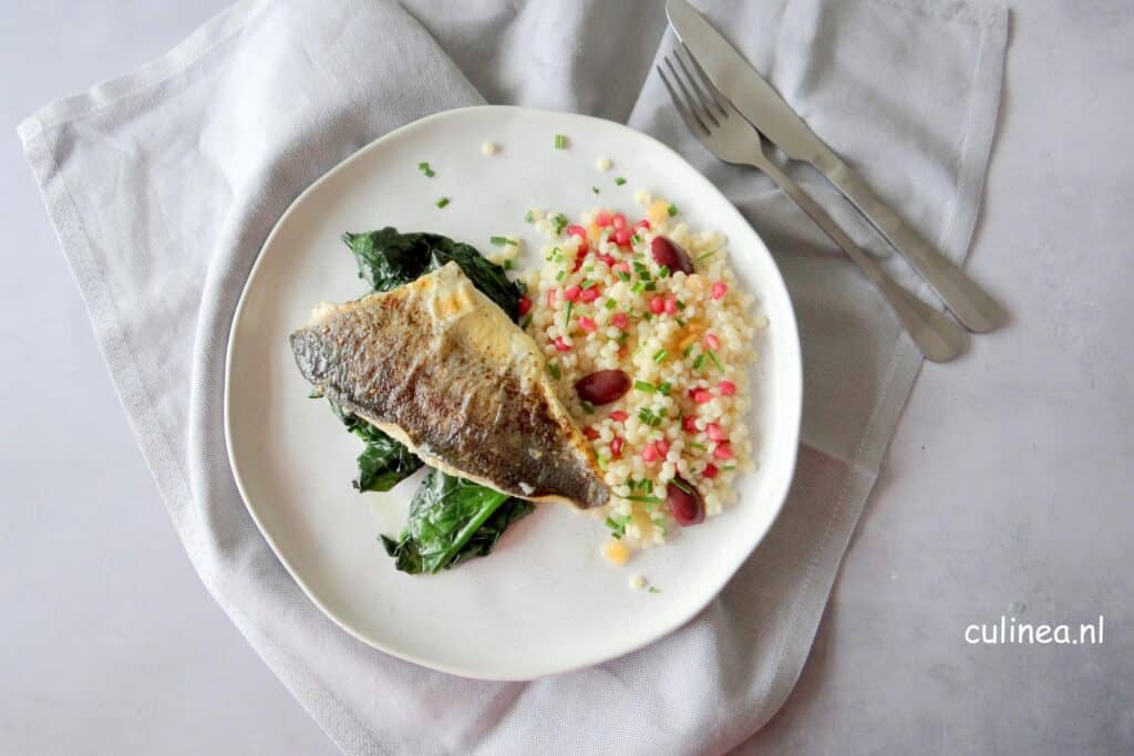 Za'atar zeebaarsfilet met parelcouscous