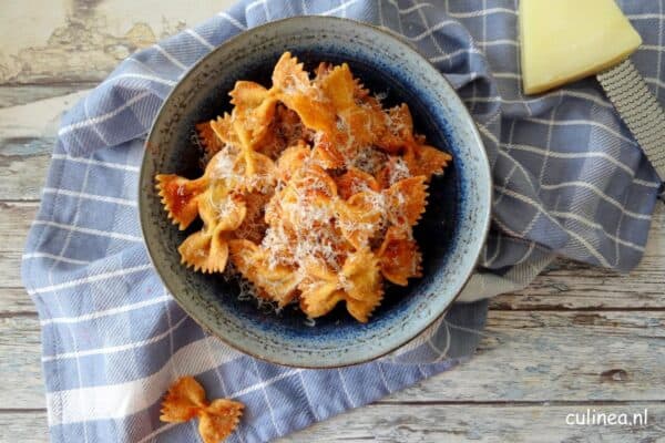 chips gemaakt van farfalle