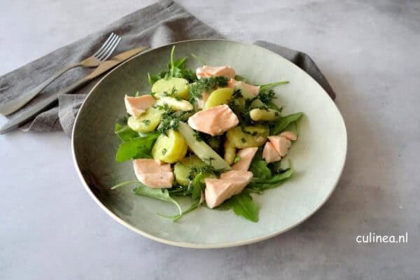 salade met zalm, asperges en aardappelen