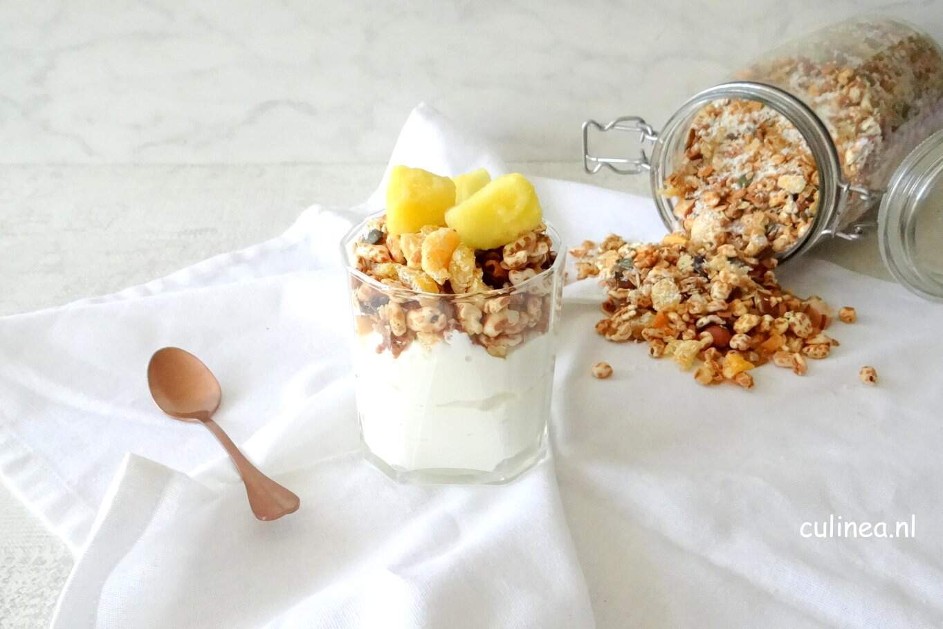 tropisch fruit granola