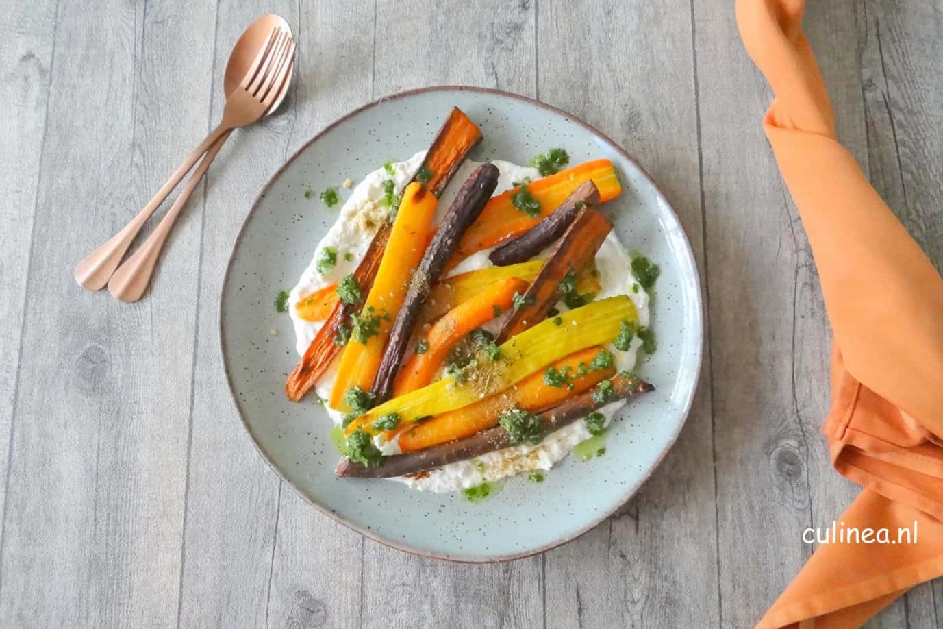 Geroosterde wortelen met opgeklopte burrata