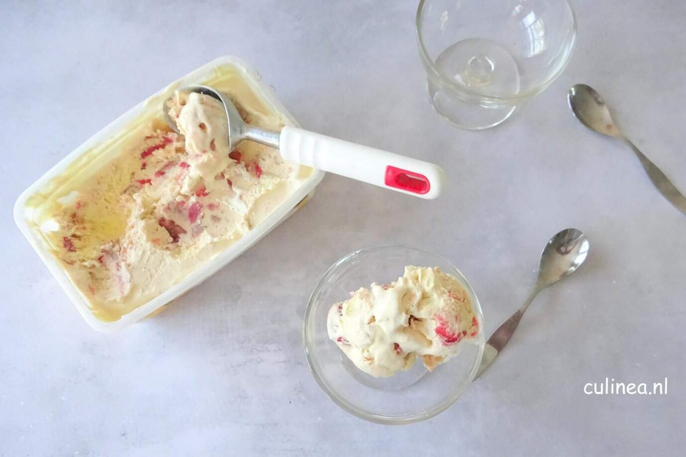 rabarber en aardbeienijs