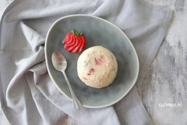 rabarber en aardbeienijs