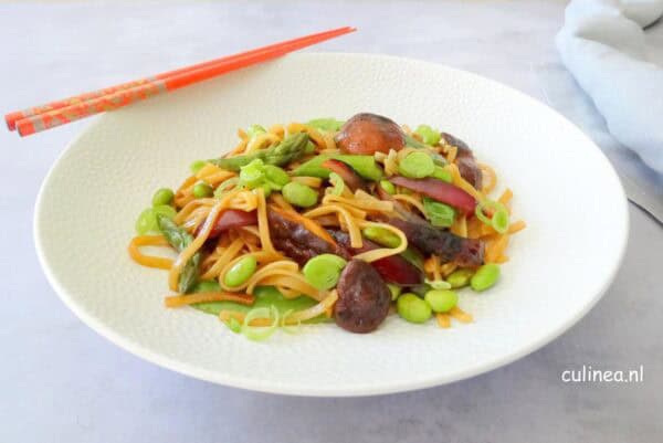 vegetarische Lo Mein noedels 