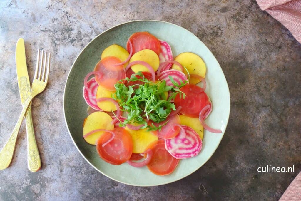 Chioggia bietjes en nectarine carpaccio