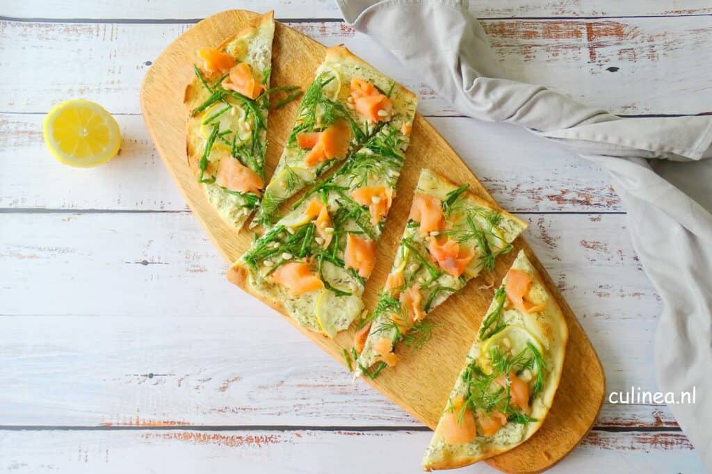 Flammkuchen met zalm, citroen en zeekraal
