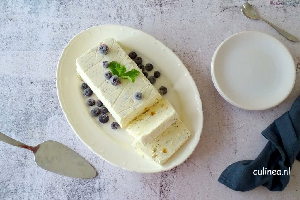 Ricotta ijs met honingraat