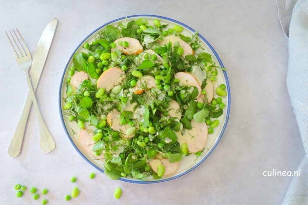 Waterkers salade met gerookte kip en honingdressing