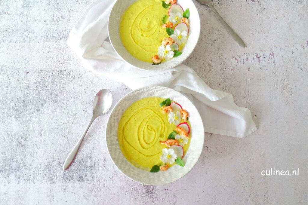 Gele gazpacho met rivierkreeftjes