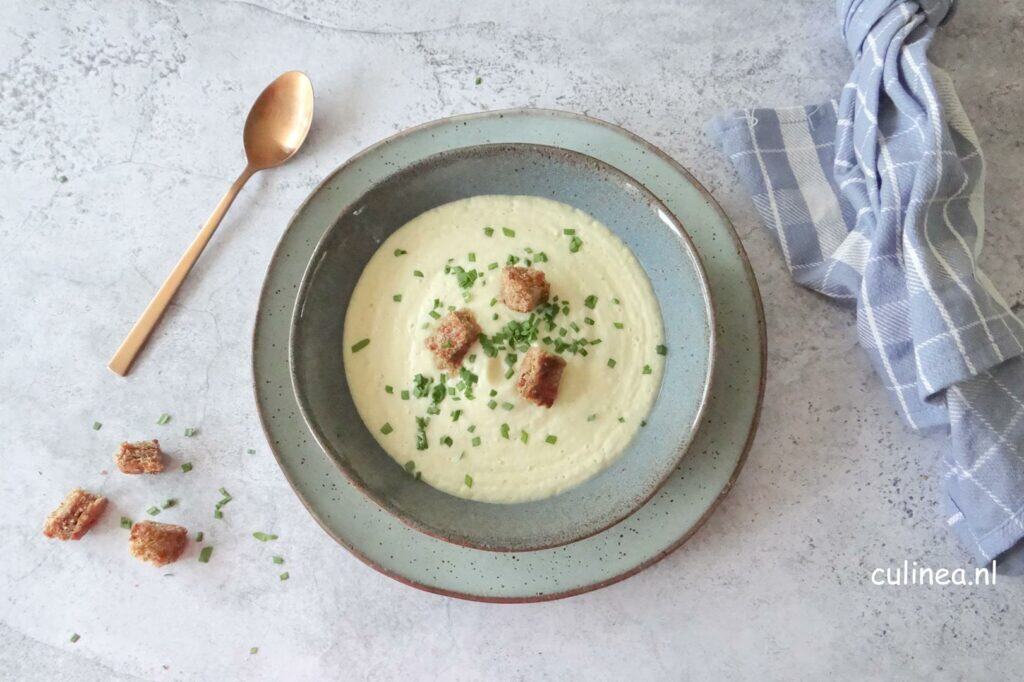 Knolselderijsoep met fenegriekkaas