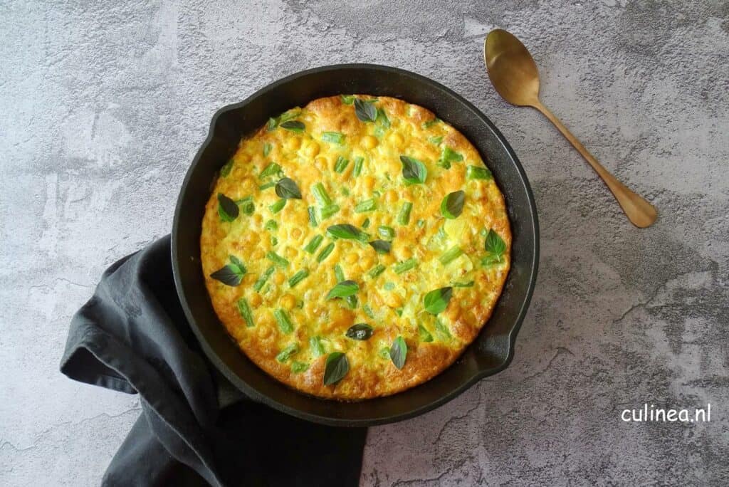 Pittige frittata met kikkererwten en boontjes