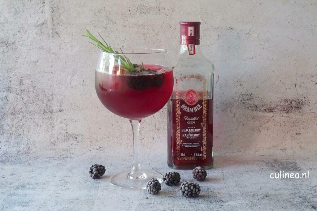 Hibiscus bramen gin cocktail