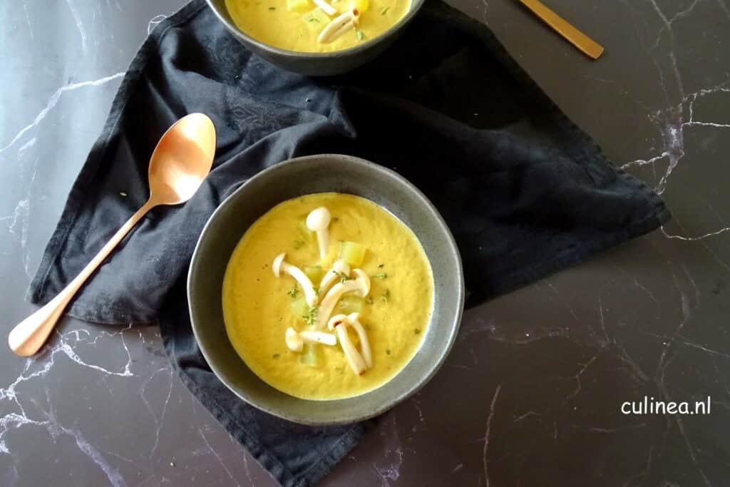 Gele bietensoep met ras-el-hanout