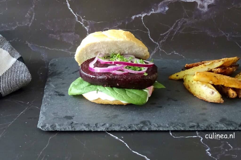 Vega hamburger van rode biet