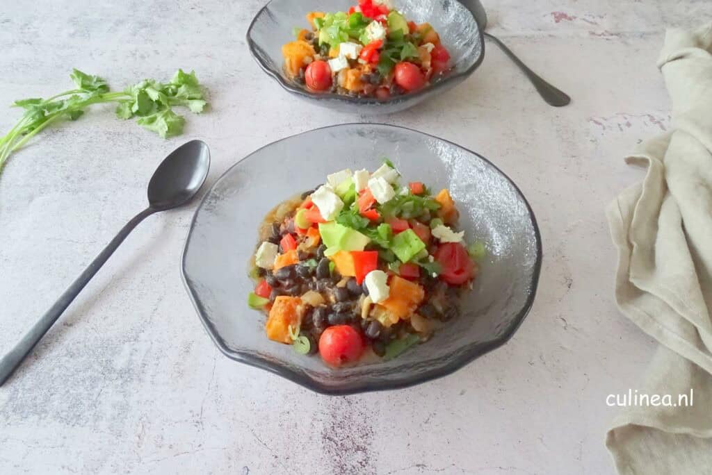 Zwarte bonen en zoete aardappel chili