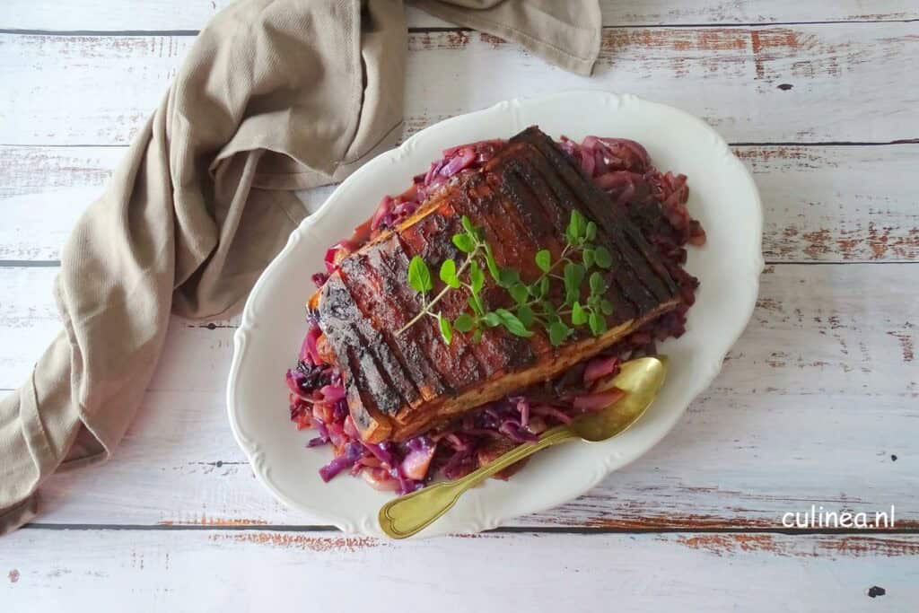 Geroosterd buikspek met rode spitskool