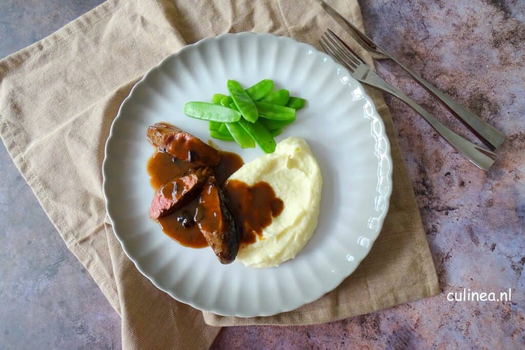 Lamshaasje met balsamico en zwarte knoflook