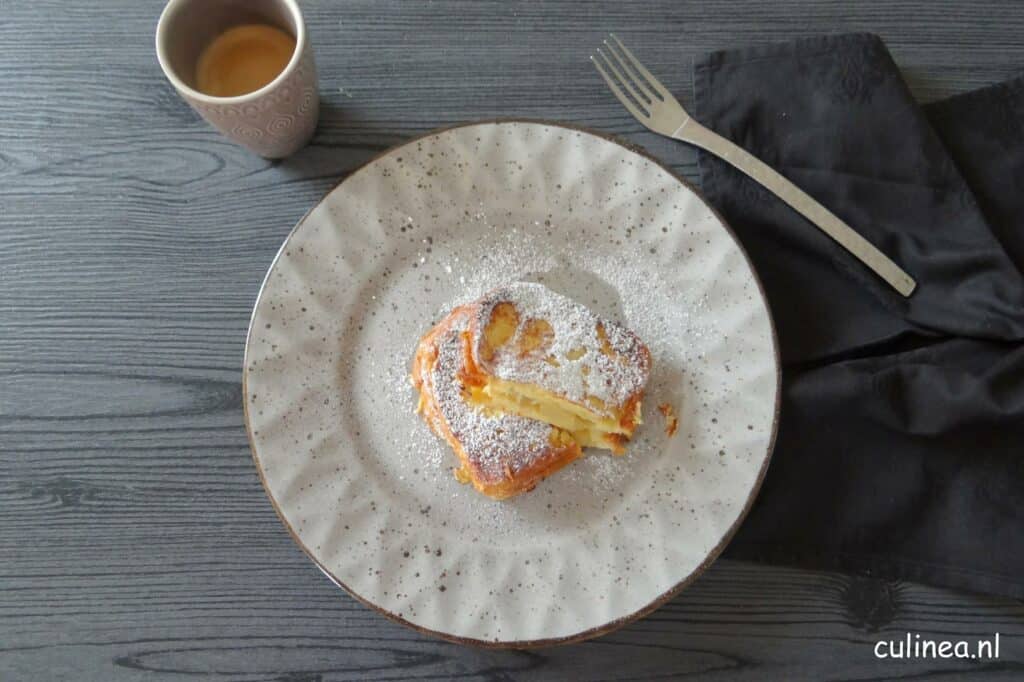 Wentelteefjes gevuld met perenjam