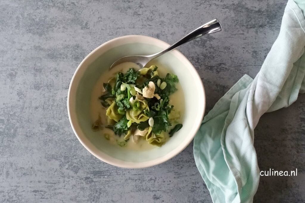 Romige kippensoep met tortelloni