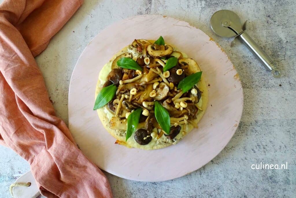 Pizza met paddenstoelen